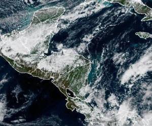 Un fuerte frente frío ingresó este fin de semana al norte de Centroamérica y provocó un descenso marcado de las temperaturas, vientos intensos y lluvias en varias regiones, según reportes meteorológicos regionales. Así está en clima en algunos países de CA.