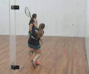 Las chicas de la Selección Femenina de Ráquetbol durante su entrenamiento en uno de los gimnacios de la Villa Olímpica.