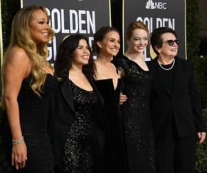 Mariah Carey, Natalie Portman, America Ferrera, Emma Stone y Billie Jean King vistieron de negro en los Golden Globes 2018. (AFP)