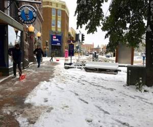 Las advertencias y alertas de tormenta invernal se extendían desde Wyoming y Montana hasta el occidente de Nebraska y rumbo a Dakota del Norte y Sur. Foto: AP.