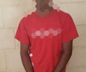 Momento en el que el supuesto violador es presentado por la Policía Nacional.