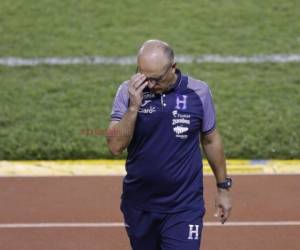 El director técnico uruguayo fue incapaz de lograr, tan siquiera, un triunfo de seis duelos que encaró al frente de la Bicolor. Aquí las claves de su fracaso al mando de la Selección de Honduras.
