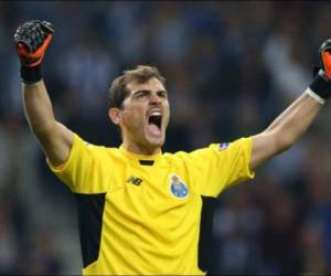 'He informado de esta decisión al presidente de mi Club, el FC Porto, al que solo puedo expresar mi más profundo agradecimiento', aseguró Casillas.