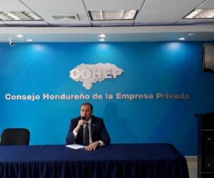 El presidente del Cohep, Juan Carlos Sikaffy, en conferencia. (Foto: El Heraldo Honduras)