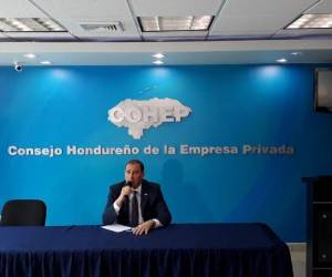 El presidente del Cohep, Juan Carlos Sikaffy, en conferencia. (Foto: El Heraldo Honduras)