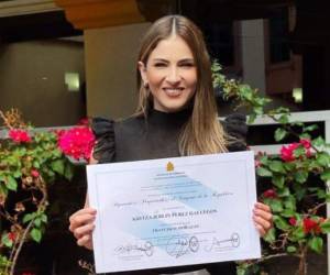 El Consejo Nacional Electoral (CNE) otorgó la credencial de diputada a Kritza Pérez.