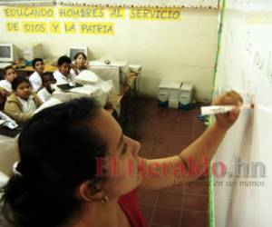 Las autoridades de Educación y representantes de la Junta Nacional de Selección Docente anunciaron ayer el comienzo del proceso de inscripción de aspirantes con la habilitación de la plataforma virtual.