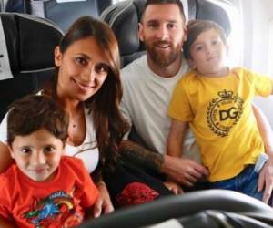 La familia de Messi viajó a acompañarlo a recibir su premio a Milán.
