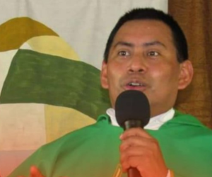 El padre José Enrique Vásquez fue acribillado a disparos la noche del miércoles en el sector del puente de Regina.