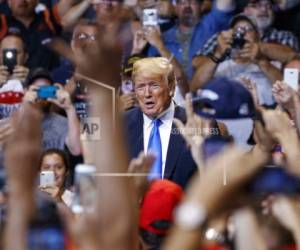 El presidente Donald Trump se dirige a una manifestación, el jueves 2 de agosto de 2018, en Mohegan Sun Arena en Casey Plaza en Wilkes Barre, Pa .. (AP Photo / Carolyn Kaster).
