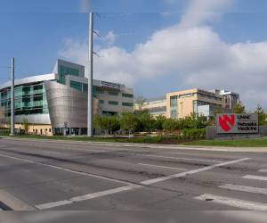 Todos los aislados permanecen en el Centro Médico de la Universidad de Nebraska.
