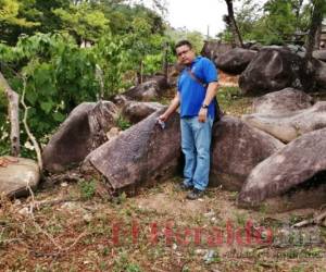 En las enormes rocas se pueden apreciar figuras de diferentes tipos, entre animales y letras.