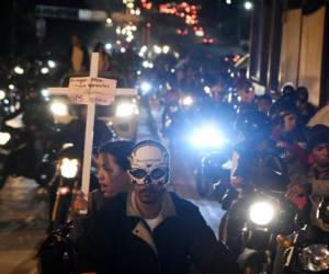 La Alianza de Oposición se tomó el viernes las calles de la capital hondureña con una caravana de centenares de vehículos, en protesta a la toma de posesión del presidente derechista Juan Orlando Hernández para un segundo periodo consecutivo. Fotos AFP