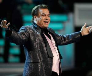 Juan Gabriel siempre trataba de brillar en el escenario.