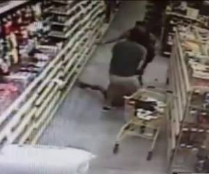 Las imágenes del video de vigilancia de la tienda fueron divulgadas por la policía del condado de Citrus en Phoenix, Arizona.