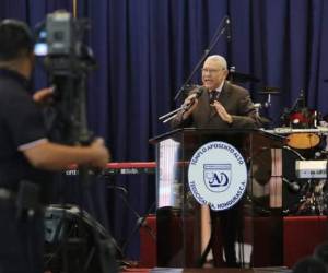 Las redes sociales se llenaron de mensajes dedicados al pastor Luis Cálix y a su familia por su sentida partida.