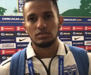 Romania's forward George Ganea (C) fights for the ball with Honduras' defender Denil Maldonado and Honduras' midfielder Jorge Alvarez during the Tokyo 2020 Olympic Games men's group B first round football match between Honduras and Romania at the Ibaraki Kashima Stadium in Kashima on July 22, 2021. (Photo by SHINJI AKAGI / AFP)