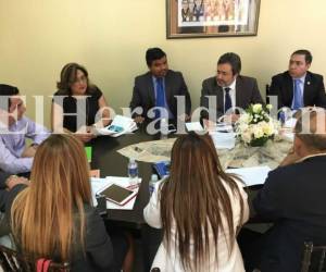 Juan Jiménez Mayor encabezó el encuentro junto con el diputado Mario Pérez, quien preside la comitiva. (Fotos: Mario Urrutia)