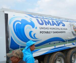 Abastecimiento de agua en la colonia Nueva Jerusalén realizado por la Alcaldía Municipal del Distrito Central (AMDC) a través de la Unidad Municipal de Agua Potable y Saneamiento (UMAPS).