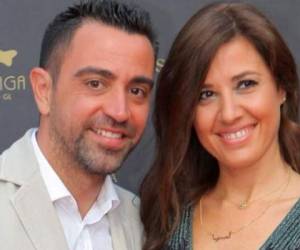 Xavi Hernández y su esposa pidieron ayuda para combatir el coronavirus. Foto: Instagram