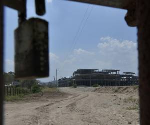 El plantel de la tercera etapa del Hospital General de Santa Bárbara permanece abandonado y bajo restricción de acceso por órdenes de la fiscalía.