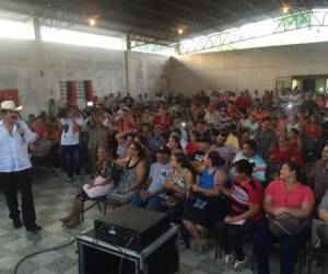 Manuel Zelaya Rosales de partido ibre en reuniÃ³n con seguidores en Choloma.