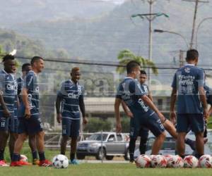 Los jugadores hondureños en el entreno del miércoles en Trinidad y Tobago. (Fotos: Delmer Martínez / Grupo Opsa)