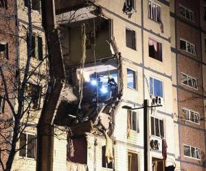 En Dniper hubo otro ataque con drones que causó daños en un edificio residencial de varias plantas y dejó al menos una persona muerta y once heridas.