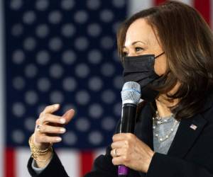 La vicepresidenta de Estados Unidos, Kamala Harris, expresó la 'profunda preocupación' de su gobierno 'por la democracia de El Salvador', tras la destitución de magistrados. Foto AFP