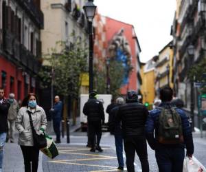 La situación en España, que superó el lunes las 2,000 muertes, es aún más crítica que en Francia. Foto: Agencia AFP.