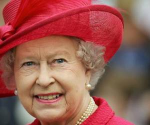 La soberana, de 95 años, canceló varios compromisos esta semana por sufrir síntomas “leves” de covid-19.