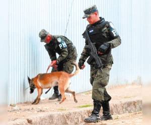 Bajo estrictas medidas de seguridad se encontraba ayer el centro de menores Renaciendo con la presencia de elementos de la PMOP y de la Policía Preventiva para evitar disturbios.