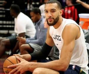 El francés Rudy Gobert se convirtó en el primer jugador de la NBA en dar positivo por coronavirus. Foto: AFP