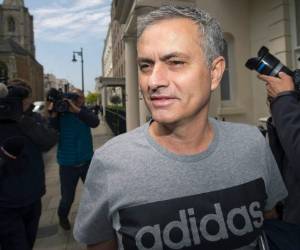 Mourinho firmó un contrato por tres temporadas con opción a una cuarta con el Manchester United. Foto: AFP