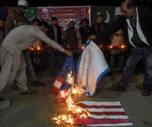 Varias manifestaciones se producen en Irán por la gestión gubernamental de la tragedia que provocó el derribo del avión ucraniano. Foto: AFP.