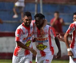 Carlos Bernardez celebra el gol anotado a los tres minutos del duelo en La Ceiba. Foto Grupo OPSA