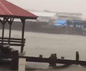 Lluvias, viento y fuerte oleaje deja el huracán Lisa en Islas de la Bahía