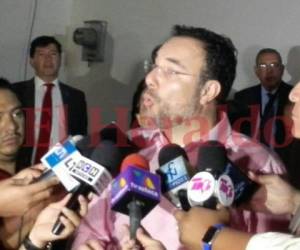 El presidente del Comité Central Ejecutivo del Partido Liberal (CCEPL), Luis Zelaya, saliendo de la reunión con las Naciones Unidas.