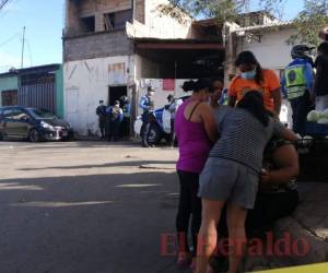 La víctima fue identificada como Ever Sauceda, quien era residente en la zona donde fue atacado. Foto: Estalin Irías/EL HERALDO.