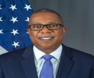 El alto funcionario de Estados Unidos llegó ayer al país para sostener reuniones con el ente electoral, además con la empresa privada y miembros de la sociedad civil.