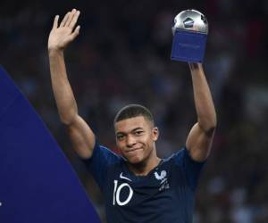 Kylian Mbappé ganó el premio de Jugador Joven en el Mundial de Rusia (FOTO: AFP)