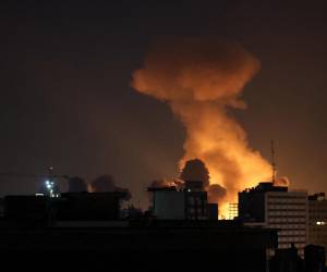 Circulan en redes videos de grandes explosiones en depósitos de combustible en Irán