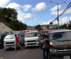 Los conductores se organizaron en caravana en los diferentes bulevares de la capital. Foto Marvin Salgado| EL HERALDO
