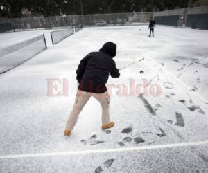 La tormenta invernal que golpea el miércoles el sureste estadounidense ha provocado alertas meteorológicas.