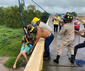 La joven fue arrastrada por la fuerte corriente de agua desde la aldea de Yarumela, La Paz, donde se encontraba lavando ropa.