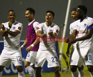 Los jugadores de Olimpia celebrando el gol ante Real España. (Foto: EL HERALDO)