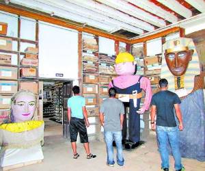 El entretecho que sirve de piso de la segunda planta de la Casa Fortín se ha comenzado a caer a pedazos.
