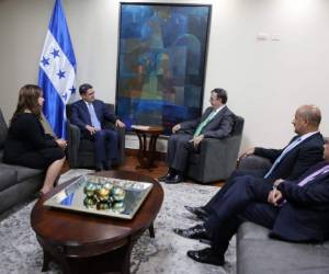 La reunión se celebró en Tegucigalpa en vísperas de la caravana de hondureños que atraviesa Guatemala rumbo a la frontera de Estados Unidos.