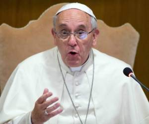 La terrible masacre que ha tenido lugar en Orlando suscitó en el papa Francisco sentimientos muy profundos de execración y condena dijo el portavoz del Vaticano.