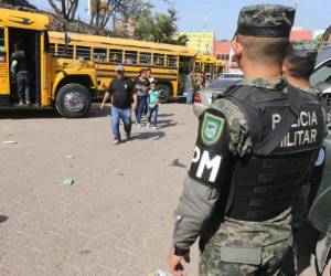 Las inspecciones se realizan en las terminales de buses. Foto: David Romero / EL HERALDO.